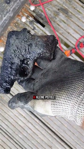 A pistol in the water?! 😳 That can't be... #magnetfishing