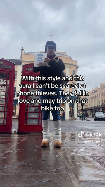 London's Phone Trend: Confident in Style