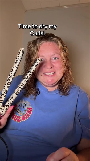 How to Dry Curly Hair: Expert Tips for Gorgeous Curls