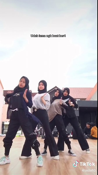 Trendy Dance Outfits for Group Performances