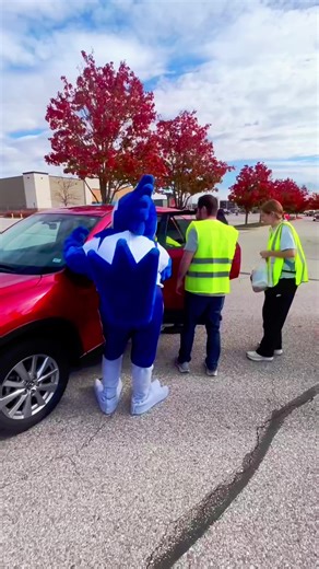 archie 🤝 stl area food bank | St. Louis Battlehawks