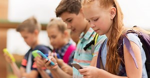 Cellphones for kids: 6 reasons why it’s a good idea