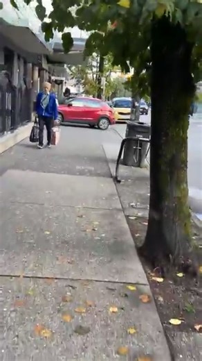 Chilling in Robson Street in Vancouver Canada 🇨🇦 | Vancouver loves you