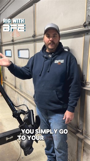 We got our hands on the Active Taget XL and here's our take! The "XL" isn't just about a bigger transducer; it's about a bigger perspective. Being able to transition from a wide-angle Scout view to a pinpoint Forward view without looking down at your hands is a massive advantage when you're hunting' fish. The Game Changers: Lock-and-Load Mode Shifts: See how it clicks into place? No more guessing if you're actually in Scout, Down, or Forward mode. Those positive locking points mean once you clic