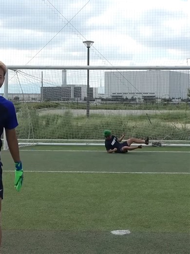 PK対決で相方の顔面狙って弾丸シュート蹴り続けてみた 【ドッキリ】03#マキヒカしか勝たん #shorts #サッカー #soccer #サッカーあるある#ロナウジーニョ #ドリブル #ronaldo