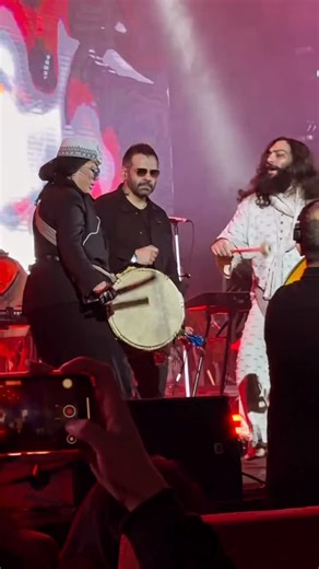 KAKO BAND on Instagram‎: "⁨ لحظاتی از کنسرت تهران کاکوبند 20 آذر kako band - dance in fire . Present by : @avayehonarofficial Music curator : Jalal Moshfegh . #کاکوبند #کنسرت #تهران #رقص_در_اتش #kakoband #concert #tehran #danc_in_fire⁩"‎