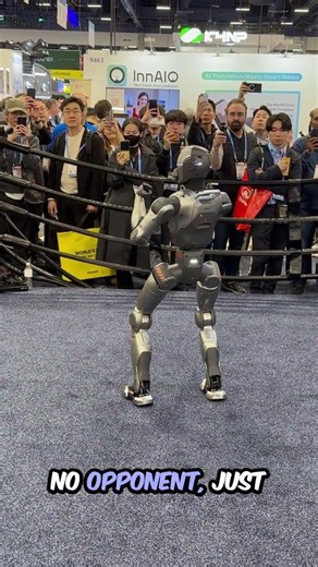 Humanoid Robot Shadowboxing Draws a Crowd – EngineAI T800 | CES 2026
