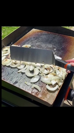 How to Season a blackstone Griddle. This is the Adventure ready 22 inch . This is the only time you will use soapy water on the griddle ( to remove anything from the packaging and factory .) oil of Choice , one bag of onions cut up. 3-4 layer on hing heat before adding onions . Cook onions on the sides and in coners as well on medium heat . Also do the back and insides of the griddle get thin layer of oil all over… must be thin layers let it burn off then do the next layer, when it looks good , 