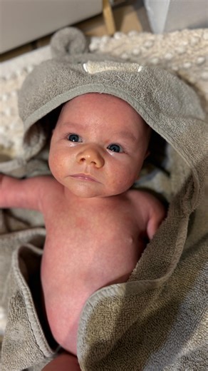 Scarlett on Instagram: "He loves the water so much already! We love our swim lesson bath time 🤿 #infantswimming #infantswim #newborn #newbornboy"