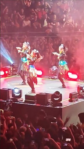 Babymetal perform RATATATA at the O2 Arena in London 2025 #babymetal #shorts