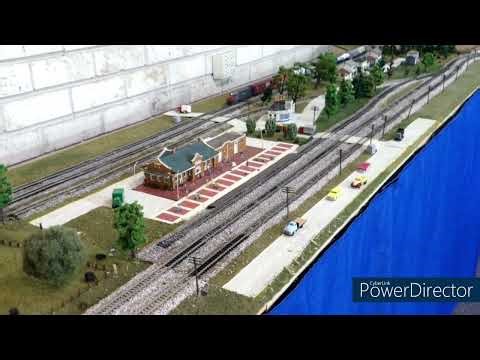 Tex La N Drake Layout: Atlas Southern Pacific EMD GP35 Fun Run