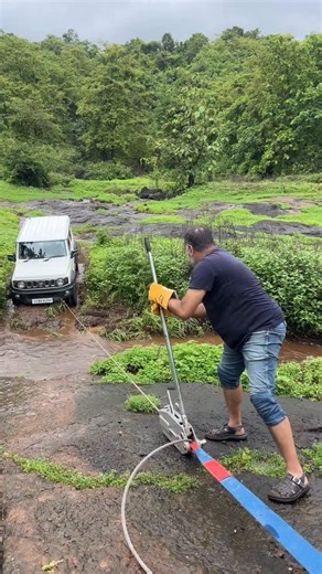 Learn Offroad on Instagram: "What do you think of the tirfor type hand winches? Should it be part of your arsenal? Let us know in comments what are the advantages of this type of winch over regular vehicle mounted electric winches. #learnoffroad #offroadjunkie #tirfor"