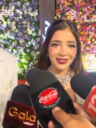 Katteyes y Sinaka cantando