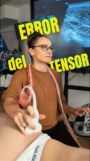 Dra. Ana de Groot | Ecografía Msk on Instagram: "ERROR del TENSOR Si pinchas esta zona pensando que es el TFL, en muchos casos estarás sobre el glúteo medio. la anatomía no siempre conduce con lo que tenemos en mente. Volumen muscular, localización... pueden confundir. Por eso este error es más frecuente de lo que parece. La diferencia entre suponer y comprobar, puede marcar la diferencia 😉 ¡¡Espero que te sirvaaaasssa!!! 🤓❤️ #ecografia #ecomsk #fisioterapiainvasiva #ecografiadinamica #puncion