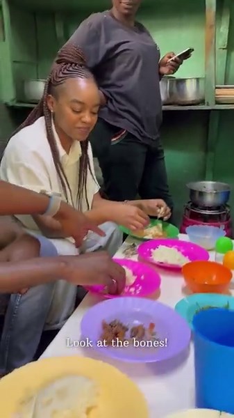 532K views · 14K reactions | Lunch pale Mathare na mpoa wangu. Mtakula omena ama samaki? | Larry Madowo | Facebook