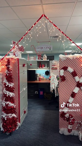 #candycanecubicle #christmascubicledecorations #christmasoffice #christmas #candycanelane #candycane
