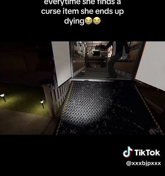 Phasmophobia Gameplay: Avoiding Curse Items