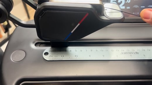 This post is for players who enjoy using polyester strings and don’t like playing with multifilament or natural gut, but are still looking for a bit more comfort. It’s important to understand that all polyester strings, in general, have a low capacity for energy absorption and energy return. However, within the polyester family, there are strings with greater elongation than others. A polyester string with higher elongation will provide more comfort compared to one with lower elongation. Of cour