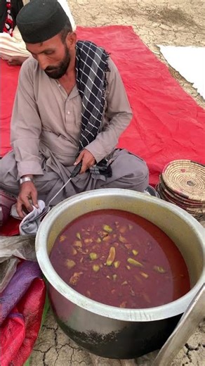 Pakistani poor people eating the food in the street #foodchallenge