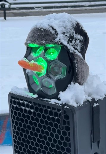 Have you spotted the SB snowman in Copenhagen? Hail, rain or snow 😶‍🌫️ #Soundboks