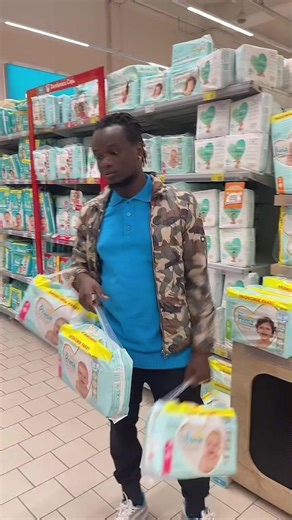 Bitmeyen zamlardan sonra bez reyonları😂 ,babaları yada baba olacakları etiketlemeyi unutmayın 😅👶🏼😍 #bez #diapers #babaolmak #zamlar #interest