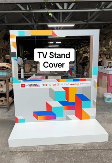 Client nak cover TV stand yang nampak kemas & menarik. Dia nak buat cover sekeliling yang boleh lipat & berdiri sendiri. Setup cepat, nampak kemas. #customprop #tvbackdrop #creativework #maker #eventprop