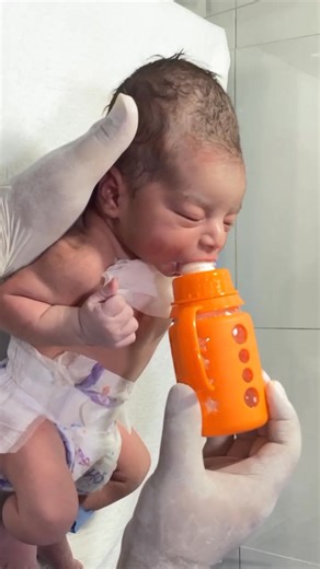 #cutestbabyfeeding #feeding #newbornbaby #firstbreath | Boom Boom Studio Babies