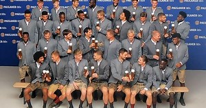 FC Bayern München: Neuzugänge zeigen sich in bayrischer Tracht - die Lederhose sitzt bei Mané, de Ligt und Co.