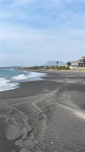 Matthew Escobar on Instagram: "A little winter heat wave (I’ll learn to speak one day lol) so we decided to hit the beach at Cijin Island🏝️ #cijinisland #cijin #kaohsiung #beachday #travel"