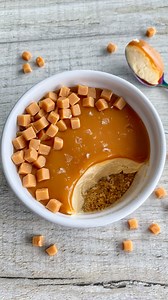 One Pot Salted Caramel Cheesecake 😍 This cheesecake is so delicious, and it’s so quick and easy to make! 🙌 It has a buttery digestive biscuit base, a creamy salted caramel cheesecake filling, topped with salted caramel sauce, little fudge pieces and flaky sea salt 🤤 Sound on for full instructions 🔉 All you need is: 1.5 Digestive biscuits 10g (2 tsp) unsalted butter 100g Cream cheese, room temp 1 tbsp Icing sugar 40g Salted caramel sauce (20g for the middle 20g for the top) Optonal decoration