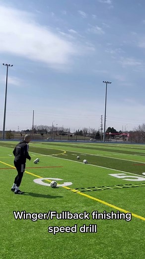 Here’s an awesome speed and agility drill for those who play as a sideline player either left or right side as a FWB/WB/W/FB. This is a great way on how to transition from the midfield up to the attacking area. Challenge your footwork speed, change of direction, your speed timing to the ball as well as touch spacing. _________________________________ #SpeedandAgility #SpeedandAgilityTraining #Football #Soccer #SoccerTraining #SoccerDrills #SoccerPositioning #SoccerTactics #ProfessionalFootball #