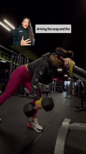 Liz Brody on Instagram: "If you’re gonna row, understand the intent of the variation you are performing and aim to do it WELL!! For a split stance SA DB row, I like to emphasize movement at the scaps and stable torso position to train the back musculature (and serratus anterior as I mentioned.) I see so many people rushing through this, using DBs that are either way too light or way too heavy, barely scratching the surface of available ROM, and ultimately writing them off as a “mid” or “useless”