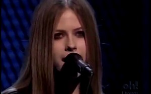 【滑板男孩】Avril Lavigne - Sk8er Boi (Live 2003.04.11 At The Custom Concert)