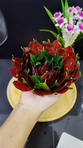 Making flower petal-shaped decorations using leaves pressed with a glass #handicrafts #decoration