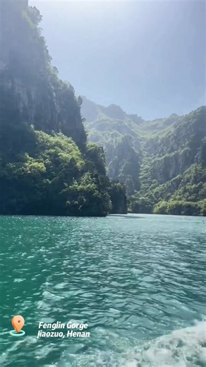 This is Fenglin Gorge in Jiaozuo, Henan Province. The lake blends seamlessly with the surrounding mountains, creating a picturesque scene.#HenanTravel #Jiaozuo | Discover Henan
