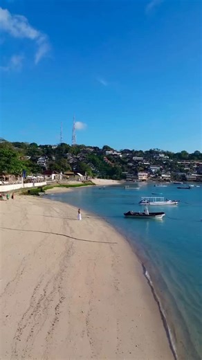 Bali 🇮🇩🏝 | Travel | Hotels | Food | Tips on Instagram: "If you’re heading to Bali, Nusa Penida is the island you cannot skip. From dramatic cliffs to crystal-clear water and hidden viewpoints, this island is pure magic 🌴✨ Here are the top things to see and do in Nusa Penida: 1. Kelingking Beach – the iconic T-Rex cliff view 🦖 2. Diamond Beach – white sand + turquoise water perfection 3. Thousand Island Viewpoint & Treehouse – sunrise goals 🌅 4. Ang