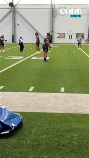 Matt Burton's hamstring looks in working order 😐 The Bulldogs spent $50,000 to rent the Las Vegas Raiders training facility - and Burton put on a show, launching a signature bomb which nearly hit the roof of the training base. LAS VEGAS CONFIDENTIAL ➡️ bit.ly/4tRrRo7 | CODE NRL