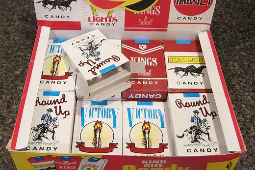 Qué fue de los cigarrillos de chocolate: la mítica golosina que fomentaba el tabaquismo desde la más tierna infancia