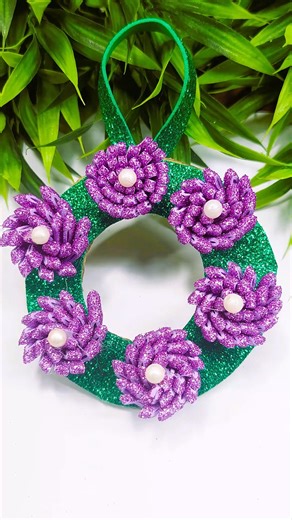Easy to Make Christmas Wreath #Christmas #wreath #homedecor | SmirchS