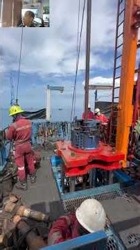 #oilrigs #oilwell Hydraulic Work Over Unit Pulling Out Of Hole