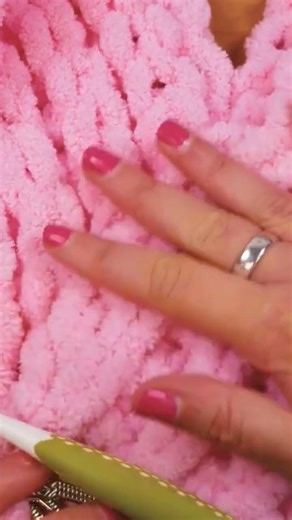 かぎ針編みや編み物なしでできる、ふわふわのショール！パターン入りループヤーンショール