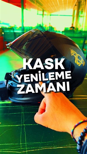 gorkem kaplan on Instagram: "Siz hangi kaskı kullanıyorsunuz??? 👋🏻Tekrar söylüyorum fiyatı, tasarımı ve hafifliği güzel fakat her geçen yıl çok daha fazla rüzgar almaya başladı. Bu yıl özellikle 100 km hızın üstüne çıkınca intercom da çalan müziği bile duymakta zorlandım…"