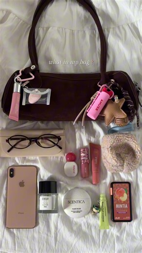 収納力抜群！私のバッグの中身紹介