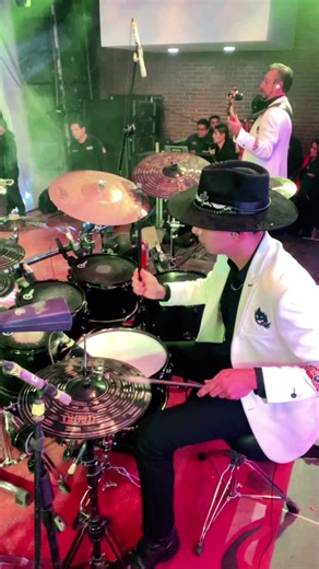 Una seccion mas de musicos en aprietos “El tonto” @Pequeños Musical • • #baterista #drummer #musicosentiktok #regionalmexicano #pequeñosmusical #eljutsu