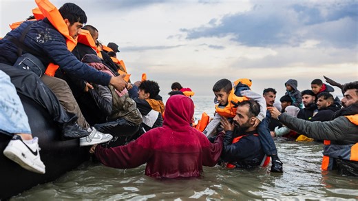 More than 800 migrants cross Channel in single day as total soars above 41k