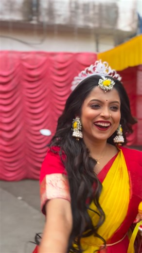 Rupam Das on Instagram: "Haldi💫💛🌻🌻 Makeup Artist Rupam Flower jewellery by @megha__mandal__ 8250064307"