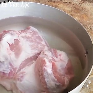399K views · 5.7K reactions | Hiệu quả cao quá  Cách đẩy hết độc tố trong thịt heo ra ngoài khi nấu ăn / Mẹo làm sạch cặn bã của thịt heo khi chế biến Nguồn : Lê Văn Lộc _ _ Full : https://youtu.be/XF07qedsHrs | Thánh mẹo VN | Facebook