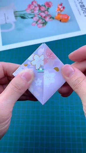 A piece of paper teaches you to make an uncompressed and fun rotating small windmill #origami #origamiart #art #handmade #paperart #paperfolding #paper #papercraft #origamipaper #papiroflexia #origamilove #diy #origamiartist #papercrafts #origamilovers #instaorigami #craft #origamiwork #d #design #creative #artist #paperartist #love #origamicrane #modularorigami #origamifun #paperfold #kusudama #origamicraftworld | paper craft