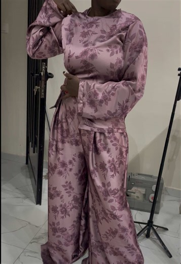 Pendant cet accompagnement individuel de 30h, l’apprenante a acquis des bases solides en couture et en modélisme. Comprendre la logique du vêtement, créer ses premiers patrons, monter pantalons, jupes, hauts : tout est pensé pour construire une vraie autonomie créative. Ici, on ne reproduit pas. On apprend à comprendre, tracer, transformer et créer. 🔗 Pour rejoindre notre univers et découvrir nos formations & accompagnements, cliquez sur le lien en bio . . . . . . . . . #couturetiktok #coutured