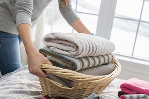 Towel Stripping Techniques That Defeat Odors & Buildup | LoveToKnow